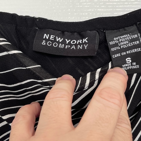 New York & Company lined skirt - Picture 3 of 7